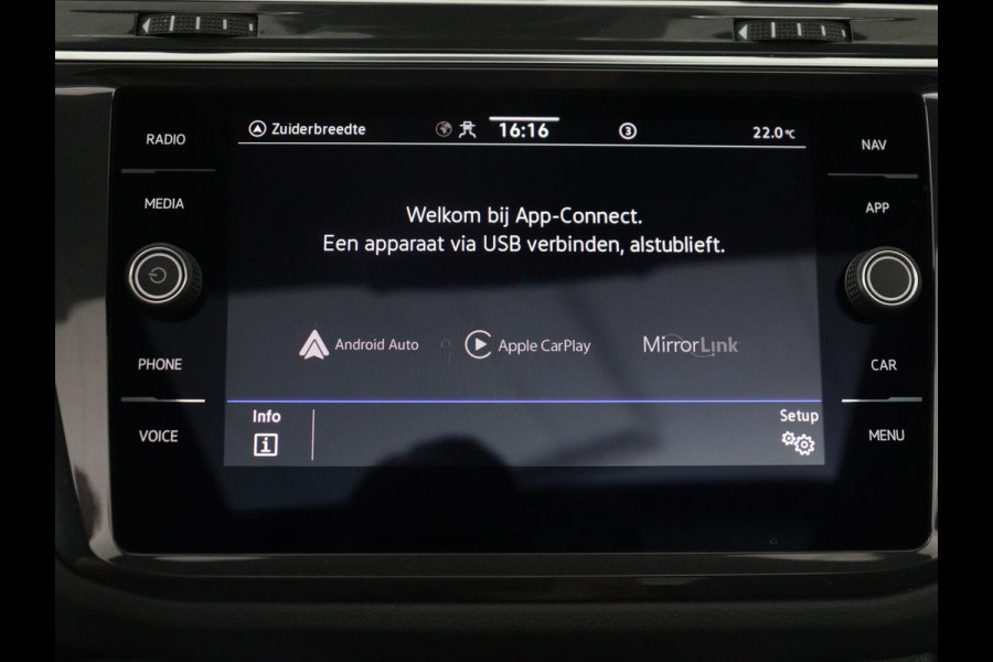Volkswagen Tiguan 1.4 TSi PHEV R-Line Life Edition | SOH 91,0% | Panoramadak | Memory | Leder | Stuur/stoel verwarming | Adaptive cruise | Sfeerverlichting | 360 camera | Park assist | Carplay | Elektrische achterklep