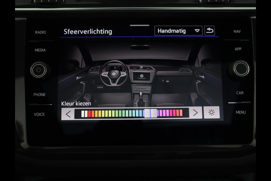 Volkswagen Tiguan 1.4 TSi PHEV R-Line Life Edition | SOH 91,0% | Panoramadak | Memory | Leder | Stuur/stoel verwarming | Adaptive cruise | Sfeerverlichting | 360 camera | Park assist | Carplay | Elektrische achterklep