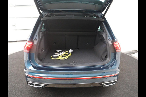 Volkswagen Tiguan 1.4 TSi PHEV R-Line Life Edition | SOH 91,0% | Panoramadak | Memory | Leder | Stuur/stoel verwarming | Adaptive cruise | Sfeerverlichting | 360 camera | Park assist | Carplay | Elektrische achterklep