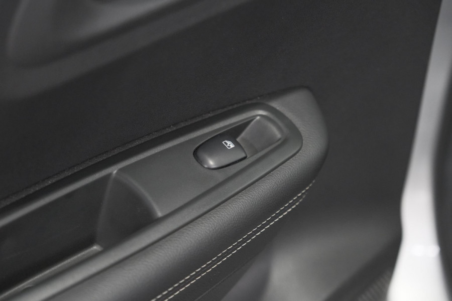 Renault Kadjar TCe 130 Intens | Trekhaak 1500kg Trekgewicht | Panoramadak | Navigatie | Parkeersensoren | Apple Carplay