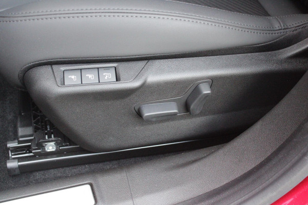 Alfa Romeo junior 1.2 145PK AUTOMAAT Hybrid IBRIDA TI | PACK TECH LITE: (LED MATRIX KOPLAMPEN, DODEHOEK DETECTIE, ELEKTRISCH BEDIENBARE ACHTERKLEP, KEYLESS ENTRY, ACHTERUITRIJ CAMERA, PARKEERSENSOREN VOOR ACHTER EN ZIJKANT, DRAADLOZE TELEFOONLADER, LANE ASSIST, ADAPTIVE CRUISE CONTROL) | PACK TI: (ELEKTRISCH BEDIENBARE BESTUUDERSSTOEL, VERKEERSBORDEN WEERGAVE, GETINTE ACHTERRUITEN, SFEER VERLICHTING, GLANZEND ZWARTE BODYKIT, 10,25" TOUCHSCREEN, LEDEREN STUURWIEL, VERSTELBARE KOFFERVLOER OP 3 NIVEAUS) | 18" LICHTMETALEN VELGEN "FORI" | BRERA RED MET ZWART DAK | DRAADLOZE APPLE CARPLAY/AN