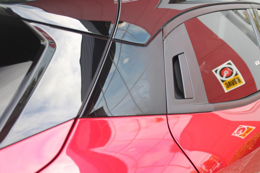 Alfa Romeo junior 1.2 145PK AUTOMAAT Hybrid IBRIDA TI | PACK TECH LITE: (LED MATRIX KOPLAMPEN, DODEHOEK DETECTIE, ELEKTRISCH BEDIENBARE ACHTERKLEP, KEYLESS ENTRY, ACHTERUITRIJ CAMERA, PARKEERSENSOREN VOOR ACHTER EN ZIJKANT, DRAADLOZE TELEFOONLADER, LANE ASSIST, ADAPTIVE CRUISE CONTROL) | PACK TI: (ELEKTRISCH BEDIENBARE BESTUUDERSSTOEL, VERKEERSBORDEN WEERGAVE, GETINTE ACHTERRUITEN, SFEER VERLICHTING, GLANZEND ZWARTE BODYKIT, 10,25" TOUCHSCREEN, LEDEREN STUURWIEL, VERSTELBARE KOFFERVLOER OP 3 NIVEAUS) | 18" LICHTMETALEN VELGEN "FORI" | BRERA RED MET ZWART DAK | DRAADLOZE APPLE CARPLAY/AN