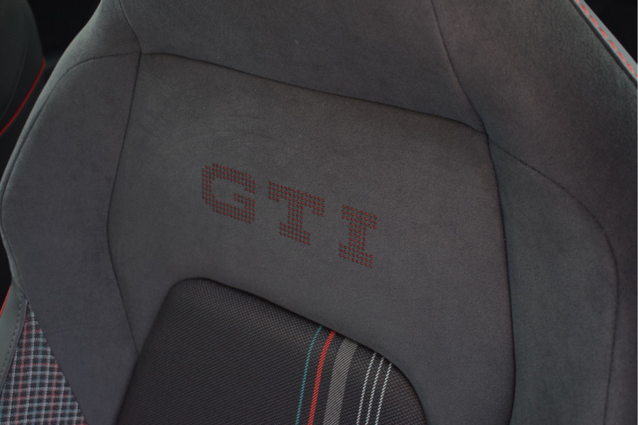 Volkswagen Golf 2.0 TSI GTI Clubsport Edition 50 325pk | Panoramadak