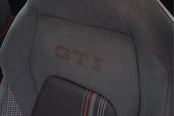 Volkswagen Golf 2.0 TSI GTI Clubsport Edition 50 325pk | Panoramadak