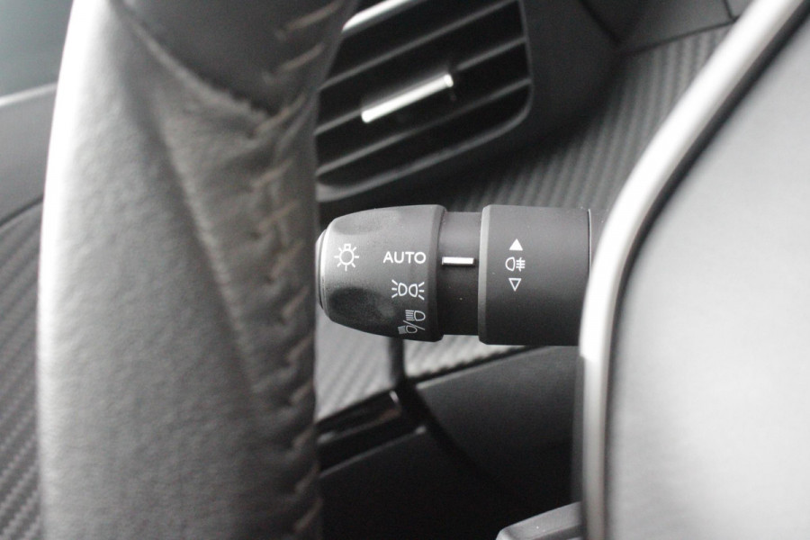 Peugeot 2008 1.2 100PK ALLURE PACK | AFNEEMBARE TREKHAAK | NAVIGATIE | STOEL VERWARMING | ALL SEASON BANDEN | DAB+ RADIO | APPLE CARPLAY/ANDROID AUTO | CLIMATE CONTROL | ADAPTIVE CRUISE CONTROL | GRIPP CONTROL | ACHTERUITRIJ CAMERA | KEYLESS ENTRY/START | LED KOPLAMPEN | LICHTMETALEN VELGEN 17" |