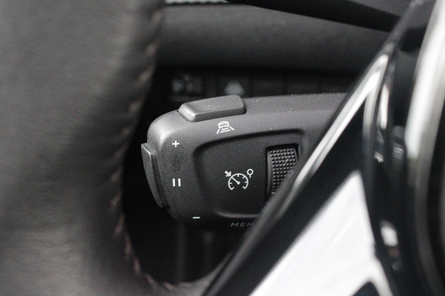 Peugeot 2008 1.2 100PK ALLURE PACK | AFNEEMBARE TREKHAAK | NAVIGATIE | STOEL VERWARMING | ALL SEASON BANDEN | DAB+ RADIO | APPLE CARPLAY/ANDROID AUTO | CLIMATE CONTROL | ADAPTIVE CRUISE CONTROL | GRIPP CONTROL | ACHTERUITRIJ CAMERA | KEYLESS ENTRY/START | LED KOPLAMPEN | LICHTMETALEN VELGEN 17" |