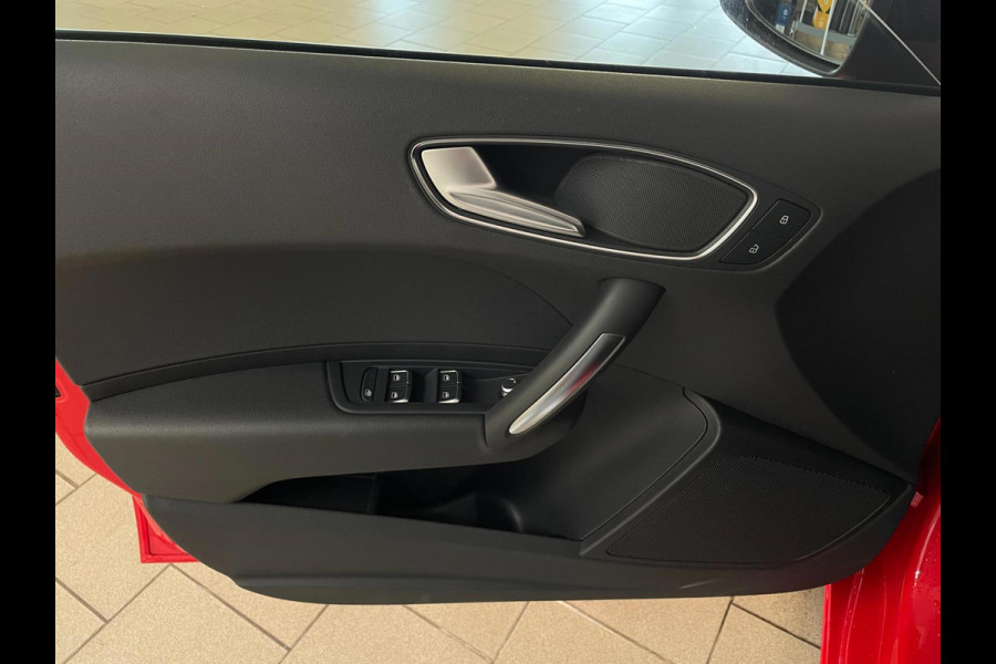 Audi A1 SPORTBACK 1.0 TFSI Advance Sport S-Line AIRCO NAVI BLUETOOTH STOELVERW PDC VELGEN ZWART DAK ZEER NETTE AUTO