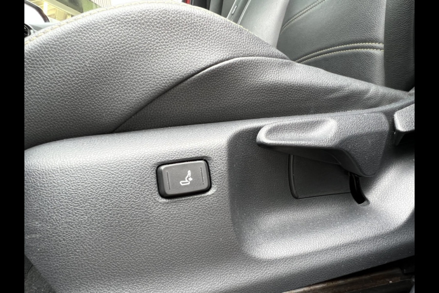 Toyota Yaris Cross 1.5 Hybrid Launch Edition | Trekhaak, JBL, Panoramadak, Elektrische achterklep, Leer, Head Up Display, 18 inch, Alle opties!
