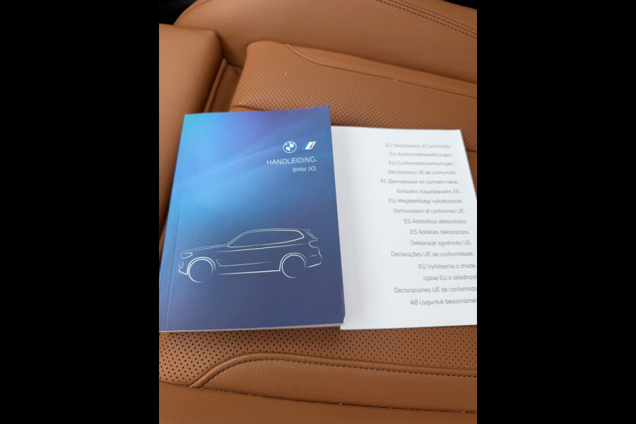 BMW iX3 M SPORT pakket 80 kWh, panoramadak, vol opties, 1 e eigenaar,conjac sport leder, Origineel NL auto met nap