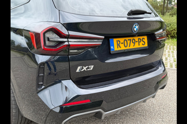 BMW iX3 M SPORT pakket 80 kWh, panoramadak, vol opties, 1 e eigenaar,conjac sport leder, Origineel NL auto met nap