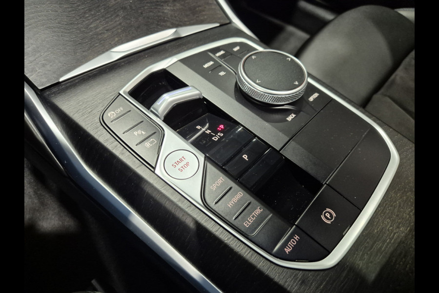 BMW 3 Serie Touring 330e xDrive M-Sport | Panorama | HUD | Full optie