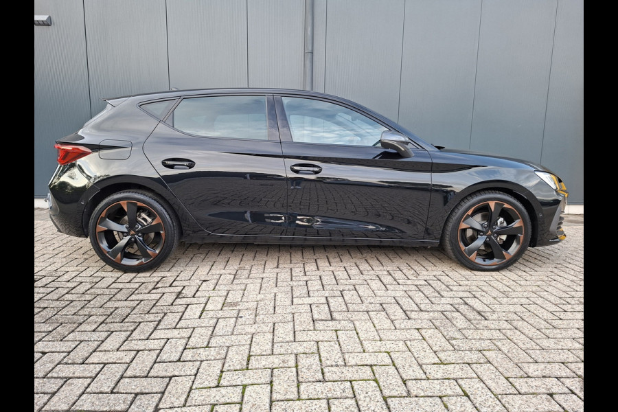 CUPRA Leon 1.5 eTSI Business Intense * Navigatiesysteem * Elektrische stoelen met memory * Parkeercamera *