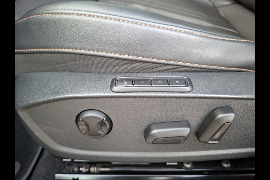 CUPRA Leon 1.5 eTSI Business Intense * Navigatiesysteem * Elektrische stoelen met memory * Parkeercamera *