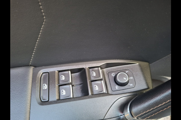 CUPRA Leon 1.5 eTSI Business Intense * Navigatiesysteem * Elektrische stoelen met memory * Parkeercamera *