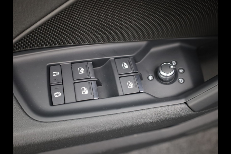 Audi A3 Sportback 35 TFSI 150Pk Business edition | Adapt. Cr. | 18'' | Stoelverwarming | Prijs Rijklaar!!
