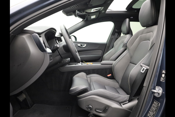 Volvo XC60 2.0 T6 Plug-in hybrid AWD Plus Dark | Trekhaak | Panodak | Dode Hoek | 360 Camera | Harman Kardon | Head Up | Elk. Klep | Prijs Rijklaar!!