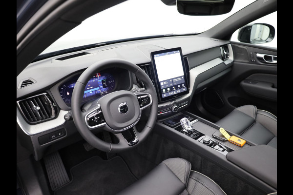 Volvo XC60 2.0 T6 Plug-in hybrid AWD Plus Dark | Trekhaak | Panodak | Dode Hoek | 360 Camera | Harman Kardon | Head Up | Elk. Klep | Prijs Rijklaar!!