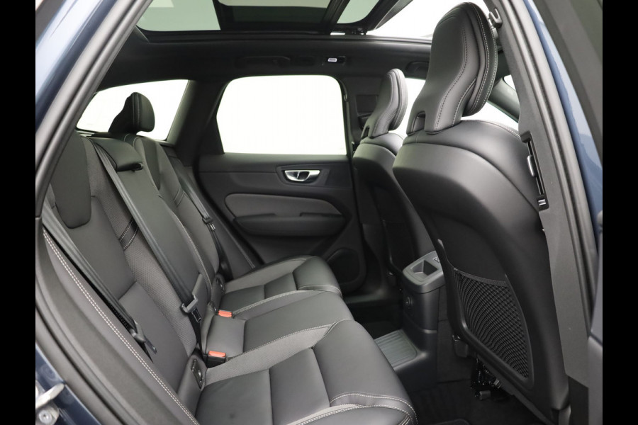 Volvo XC60 2.0 T6 Plug-in hybrid AWD Plus Dark | Trekhaak | Panodak | Dode Hoek | 360 Camera | Harman Kardon | Head Up | Elk. Klep | Prijs Rijklaar!!
