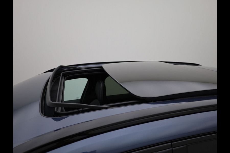 Volvo XC60 2.0 T6 Plug-in hybrid AWD Plus Dark | Trekhaak | Panodak | Dode Hoek | 360 Camera | Harman Kardon | Head Up | Elk. Klep | Prijs Rijklaar!!