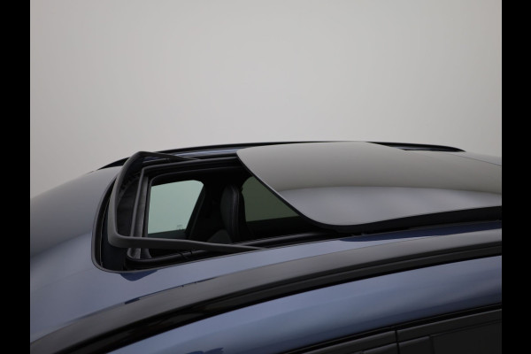 Volvo XC60 2.0 T6 Plug-in hybrid AWD Plus Dark | Trekhaak | Panodak | Dode Hoek | 360 Camera | Harman Kardon | Head Up | Elk. Klep | Prijs Rijklaar!!