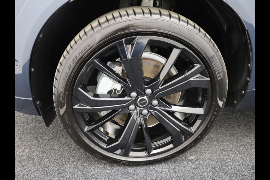 Volvo XC60 2.0 T6 Plug-in hybrid AWD Plus Dark | Trekhaak | Panodak | Dode Hoek | 360 Camera | Harman Kardon | Head Up | Elk. Klep | Prijs Rijklaar!!