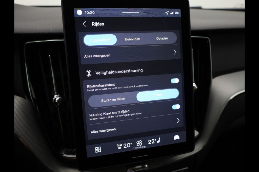 Volvo XC60 2.0 T6 Plug-in hybrid AWD Plus Dark | Trekhaak | Panodak | Dode Hoek | 360 Camera | Harman Kardon | Head Up | Elk. Klep | Prijs Rijklaar!!