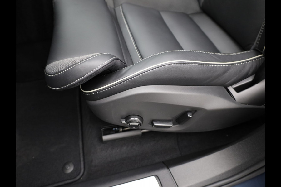 Volvo XC60 2.0 T6 Plug-in hybrid AWD Plus Dark | Trekhaak | Panodak | Dode Hoek | 360 Camera | Harman Kardon | Head Up | Elk. Klep | Prijs Rijklaar!!