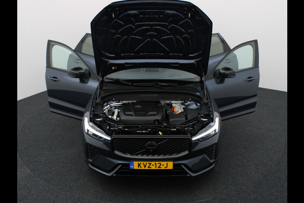 Volvo XC60 2.0 T6 Plug-in hybrid AWD Plus Dark | Trekhaak | Panodak | Dode Hoek | 360 Camera | Harman Kardon | Head Up | Elk. Klep | Prijs Rijklaar!!