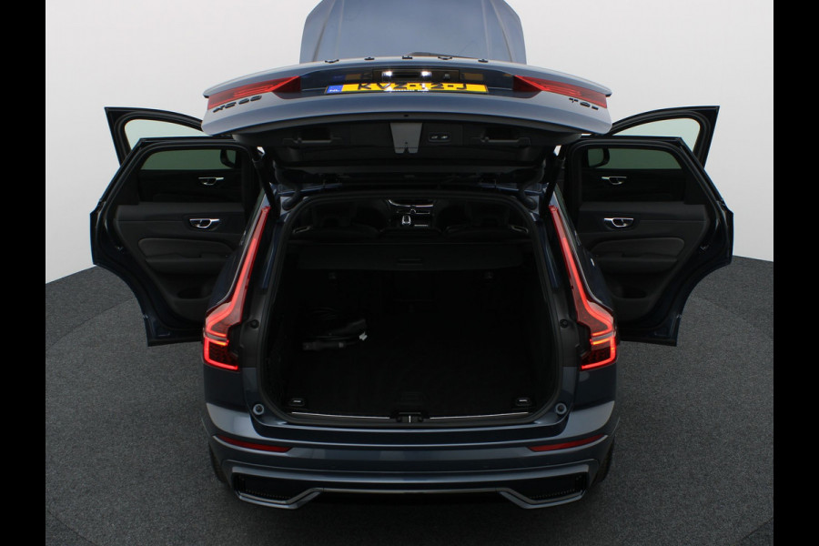 Volvo XC60 2.0 T6 Plug-in hybrid AWD Plus Dark | Trekhaak | Panodak | Dode Hoek | 360 Camera | Harman Kardon | Head Up | Elk. Klep | Prijs Rijklaar!!