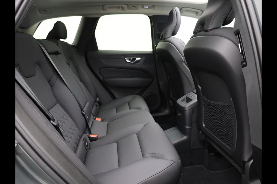 Volvo XC60 2.0 T8 Plug-in hybrid AWD Plus Dark | Trekhaak | Panodak | Dode Hoek | 360 Camera | Harman Kardon | Head Up | Elk. Klep | Prijs Rijklaar!!