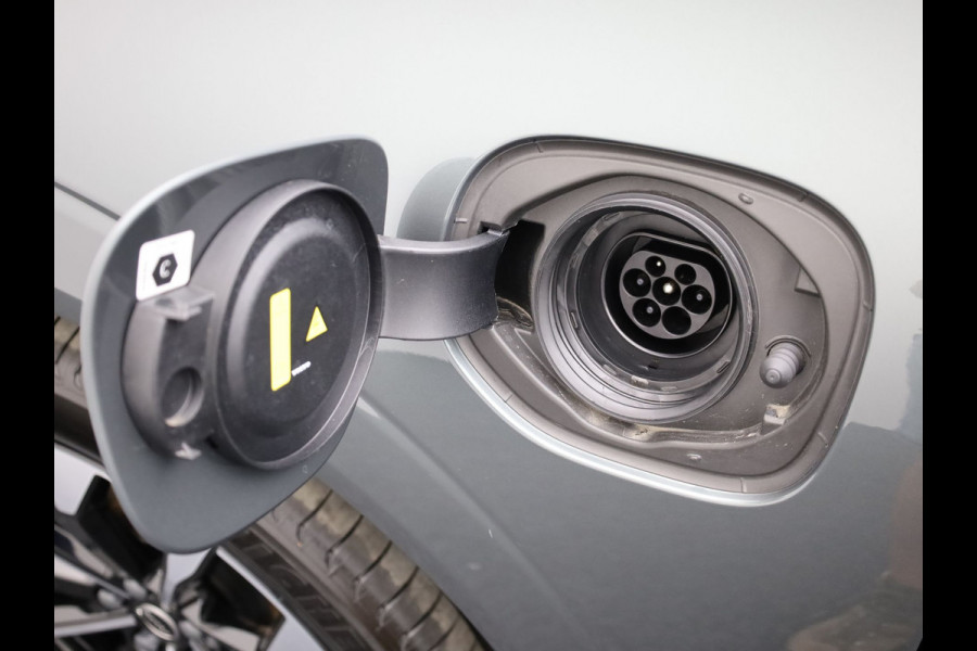 Volvo XC60 2.0 T8 Plug-in hybrid AWD Plus Dark | Trekhaak | Panodak | Dode Hoek | 360 Camera | Harman Kardon | Head Up | Elk. Klep | Prijs Rijklaar!!