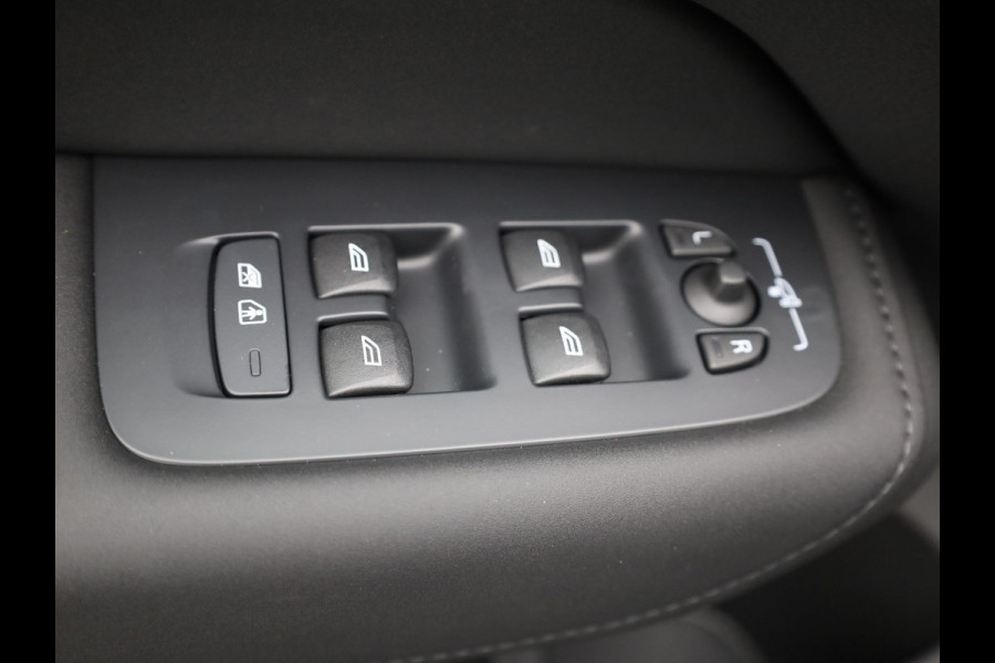 Volvo XC60 2.0 T8 Plug-in hybrid AWD Plus Dark | Trekhaak | Panodak | Dode Hoek | 360 Camera | Harman Kardon | Head Up | Elk. Klep | Prijs Rijklaar!!