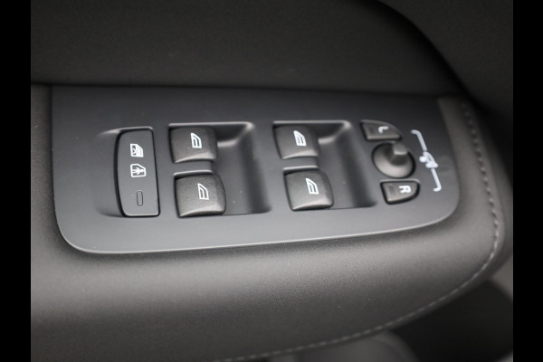 Volvo XC60 2.0 T8 Plug-in hybrid AWD Plus Dark | Trekhaak | Panodak | Dode Hoek | 360 Camera | Harman Kardon | Head Up | Elk. Klep | Prijs Rijklaar!!