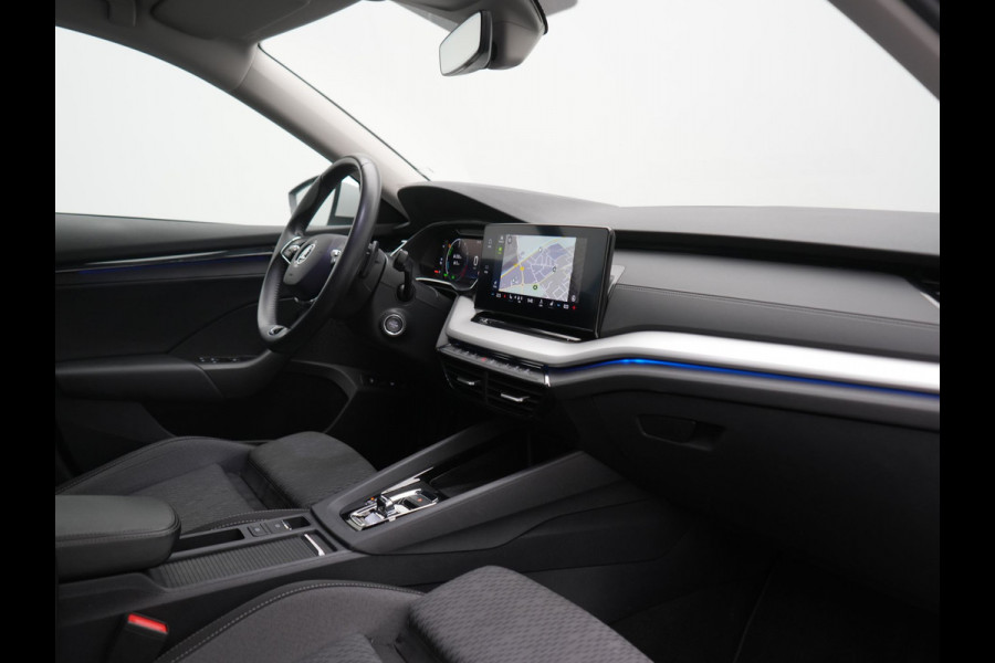 Škoda Octavia Combi 1.4 TSI iV Business Edition PHEV 204pk Dealer O.H | Trekhaak Af Fabriek | Adaptive Cruise | Camera | Stoelmassage | Sportstoelen & Stuur Verwarmd | Keyless | Sfeerverlichting | Crystal LED | Apple Carplay |  Navigatie | 18"L.M | Plug In Hybrid