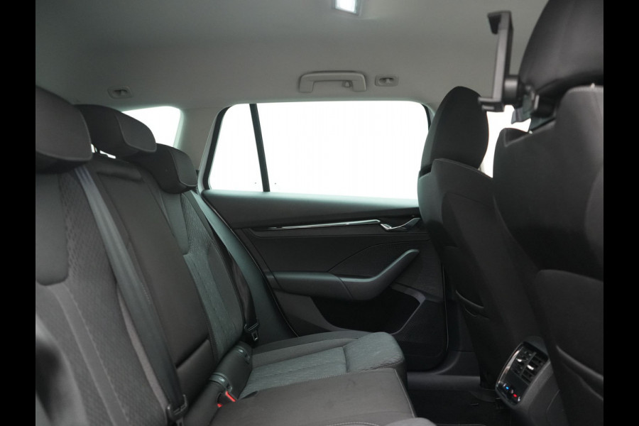 Škoda Octavia Combi 1.4 TSI iV Business Edition PHEV 204pk Dealer O.H | Trekhaak Af Fabriek | Adaptive Cruise | Camera | Stoelmassage | Sportstoelen & Stuur Verwarmd | Keyless | Sfeerverlichting | Crystal LED | Apple Carplay |  Navigatie | 18"L.M | Plug In Hybrid