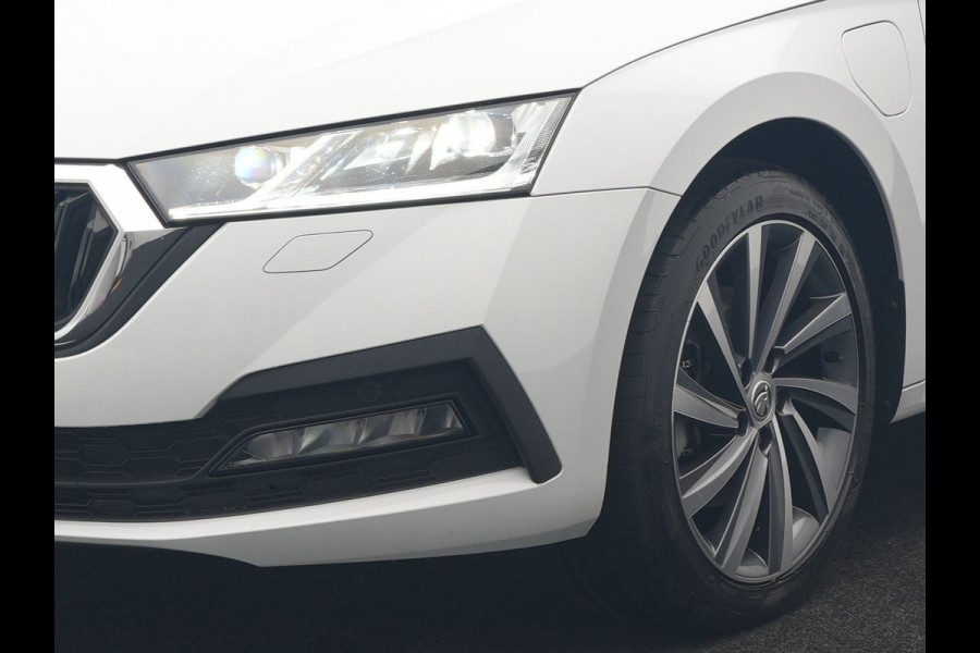 Škoda Octavia Combi 1.4 TSI iV Business Edition PHEV 204pk Dealer O.H | Trekhaak Af Fabriek | Adaptive Cruise | Camera | Stoelmassage | Sportstoelen & Stuur Verwarmd | Keyless | Sfeerverlichting | Crystal LED | Apple Carplay |  Navigatie | 18"L.M | Plug In Hybrid