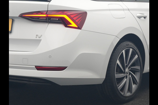 Škoda Octavia Combi 1.4 TSI iV Business Edition PHEV 204pk Dealer O.H | Trekhaak Af Fabriek | Adaptive Cruise | Camera | Stoelmassage | Sportstoelen & Stuur Verwarmd | Keyless | Sfeerverlichting | Crystal LED | Apple Carplay |  Navigatie | 18"L.M | Plug In Hybrid