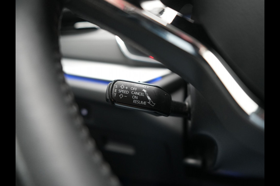 Škoda Octavia Combi 1.4 TSI iV Business Edition PHEV 204pk Dealer O.H | Trekhaak Af Fabriek | Adaptive Cruise | Camera | Stoelmassage | Sportstoelen & Stuur Verwarmd | Keyless | Sfeerverlichting | Crystal LED | Apple Carplay |  Navigatie | 18"L.M | Plug In Hybrid