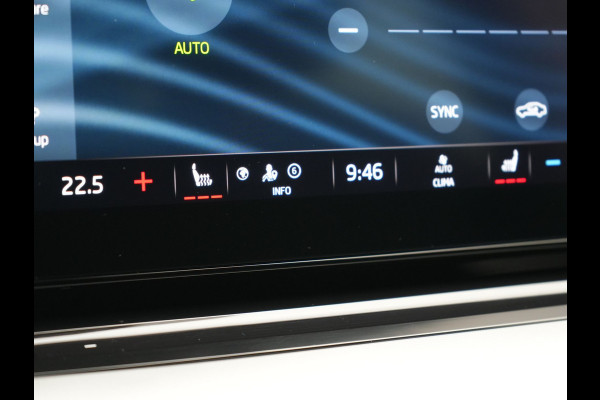Škoda Octavia Combi 1.4 TSI iV Business Edition PHEV 204pk Dealer O.H | Trekhaak Af Fabriek | Adaptive Cruise | Camera | Stoelmassage | Sportstoelen & Stuur Verwarmd | Keyless | Sfeerverlichting | Crystal LED | Apple Carplay |  Navigatie | 18"L.M | Plug In Hybrid