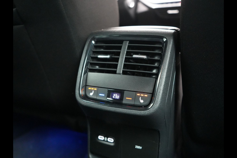 Škoda Octavia Combi 1.4 TSI iV Business Edition PHEV 204pk Dealer O.H | Trekhaak Af Fabriek | Adaptive Cruise | Camera | Stoelmassage | Sportstoelen & Stuur Verwarmd | Keyless | Sfeerverlichting | Crystal LED | Apple Carplay |  Navigatie | 18"L.M | Plug In Hybrid