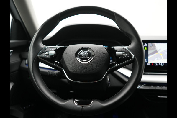 Škoda Octavia Combi 1.4 TSI iV Business Edition PHEV 204pk Dealer O.H | Trekhaak Af Fabriek | Adaptive Cruise | Camera | Stoelmassage | Sportstoelen & Stuur Verwarmd | Keyless | Sfeerverlichting | Crystal LED | Apple Carplay |  Navigatie | 18"L.M | Plug In Hybrid