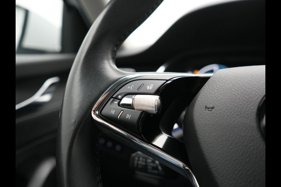 Škoda Octavia Combi 1.4 TSI iV Business Edition PHEV 204pk Dealer O.H | Trekhaak Af Fabriek | Adaptive Cruise | Camera | Stoelmassage | Sportstoelen & Stuur Verwarmd | Keyless | Sfeerverlichting | Crystal LED | Apple Carplay |  Navigatie | 18"L.M | Plug In Hybrid