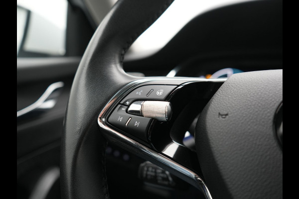 Škoda Octavia Combi 1.4 TSI iV Business Edition PHEV 204pk Dealer O.H | Trekhaak Af Fabriek | Adaptive Cruise | Camera | Stoelmassage | Sportstoelen & Stuur Verwarmd | Keyless | Sfeerverlichting | Crystal LED | Apple Carplay |  Navigatie | 18"L.M | Plug In Hybrid