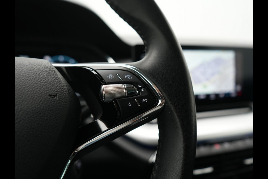Škoda Octavia Combi 1.4 TSI iV Business Edition PHEV 204pk Dealer O.H | Trekhaak Af Fabriek | Adaptive Cruise | Camera | Stoelmassage | Sportstoelen & Stuur Verwarmd | Keyless | Sfeerverlichting | Crystal LED | Apple Carplay |  Navigatie | 18"L.M | Plug In Hybrid