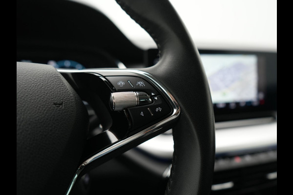 Škoda Octavia Combi 1.4 TSI iV Business Edition PHEV 204pk Dealer O.H | Trekhaak Af Fabriek | Adaptive Cruise | Camera | Stoelmassage | Sportstoelen & Stuur Verwarmd | Keyless | Sfeerverlichting | Crystal LED | Apple Carplay |  Navigatie | 18"L.M | Plug In Hybrid