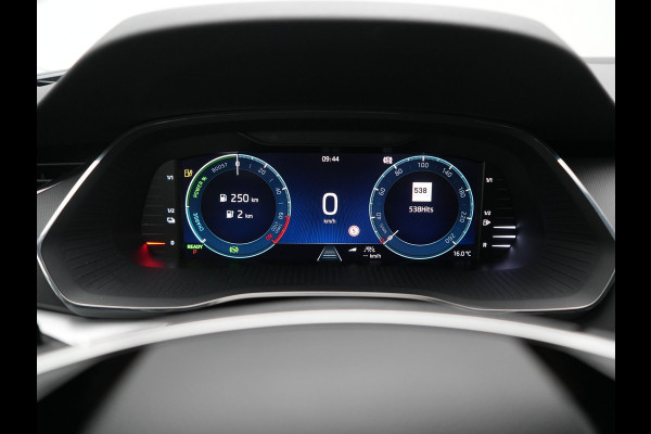 Škoda Octavia Combi 1.4 TSI iV Business Edition PHEV 204pk Dealer O.H | Trekhaak Af Fabriek | Adaptive Cruise | Camera | Stoelmassage | Sportstoelen & Stuur Verwarmd | Keyless | Sfeerverlichting | Crystal LED | Apple Carplay |  Navigatie | 18"L.M | Plug In Hybrid