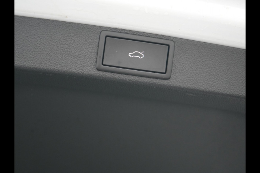 Škoda Octavia Combi 1.4 TSI iV Business Edition PHEV 204pk Dealer O.H | Trekhaak Af Fabriek | Adaptive Cruise | Camera | Stoelmassage | Sportstoelen & Stuur Verwarmd | Keyless | Sfeerverlichting | Crystal LED | Apple Carplay |  Navigatie | 18"L.M | Plug In Hybrid