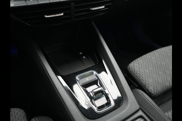 Škoda Octavia Combi 1.4 TSI iV Business Edition PHEV 204pk Dealer O.H | Trekhaak Af Fabriek | Adaptive Cruise | Camera | Stoelmassage | Sportstoelen & Stuur Verwarmd | Keyless | Sfeerverlichting | Crystal LED | Apple Carplay |  Navigatie | 18"L.M | Plug In Hybrid