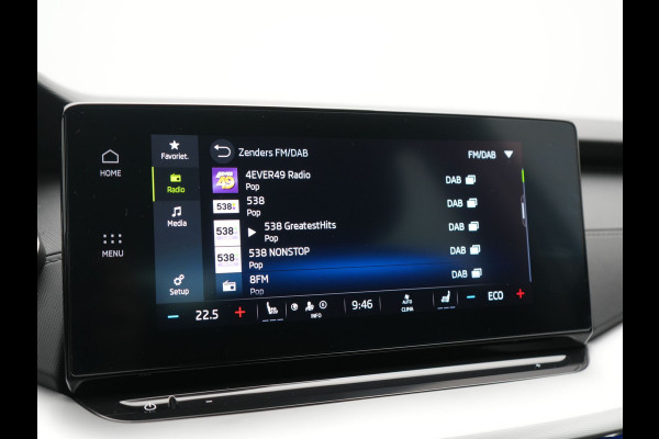 Škoda Octavia Combi 1.4 TSI iV Business Edition PHEV 204pk Dealer O.H | Trekhaak Af Fabriek | Adaptive Cruise | Camera | Stoelmassage | Sportstoelen & Stuur Verwarmd | Keyless | Sfeerverlichting | Crystal LED | Apple Carplay |  Navigatie | 18"L.M | Plug In Hybrid