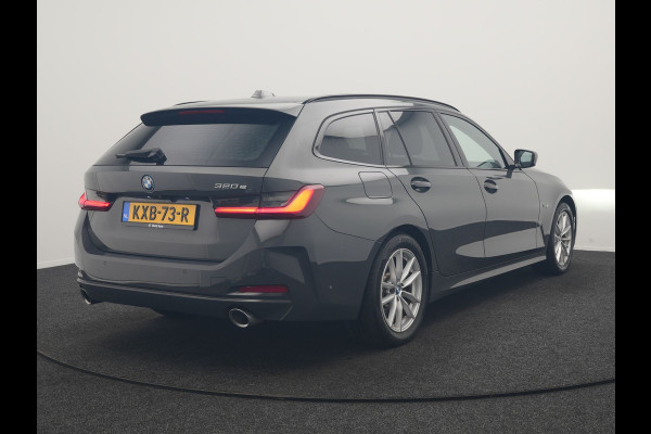 BMW 3 Serie Touring 320e Facelift 204pk PHEV Dealer O.H. | Dravitgrau metallic | Head Up | Camera | Widescreen Navi | Stoelverwarming | Apple Carplay | Blis | Adaptive LED | Park Assist | DAB | Plug In Hybrid |